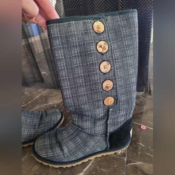 UGG Boots Size 5 - Picture 2 of 6